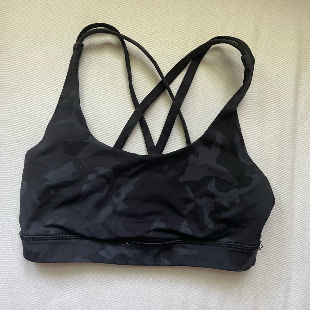 ULULEMON SPORTS BRA size 4–  BLACK CAMO